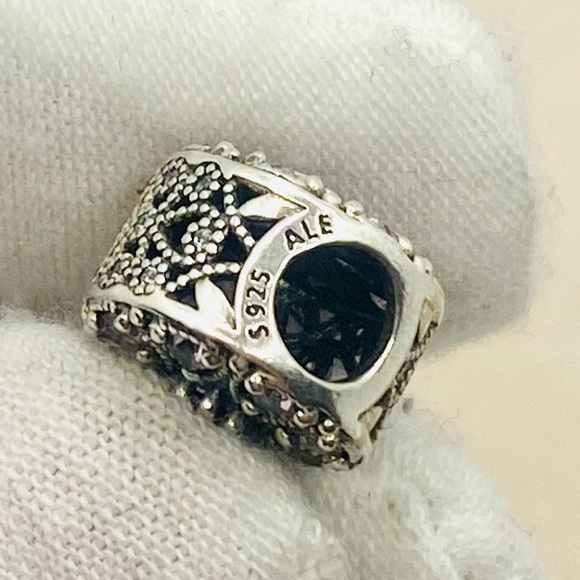 EUC Pandora 791974NPRMX Sterling Silver Shimmering Medallion Abstract Charm - Picture 7 of 10